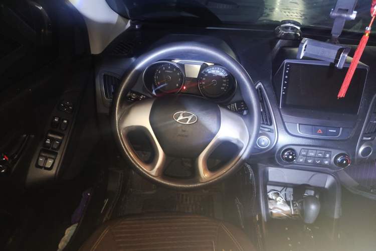 Used Hyundai ix35 2012 2.0L Automatic Two-Wheel Drive New Edition GL Steering Wheel