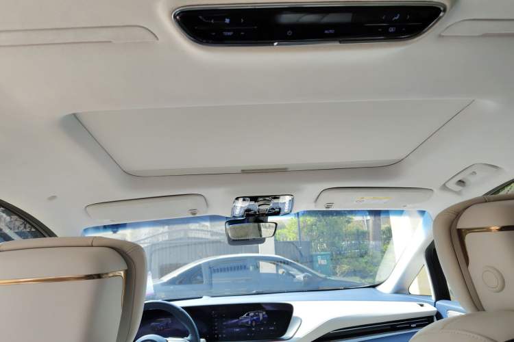 Used Buick Century 2023 2.0T Six-Seater Yinshi Edition Headliner