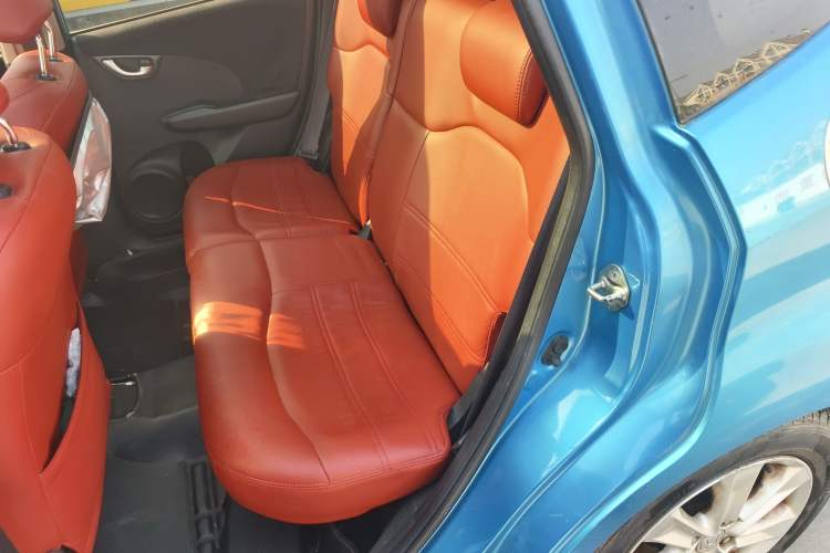 Used Honda Fit 2011 1.5L automatic panoramic sunroof version
