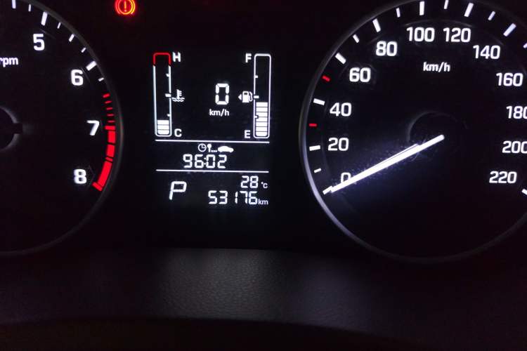 Used Hyundai ix25 2015 1.6L Automatic Two-Wheel-Drive Deluxe DLX Model