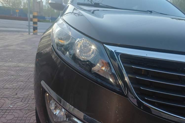 Used Kia Sportage R 2011 2.0L Automatic Two-Wheel Drive Premium Edition Right Front Headlight