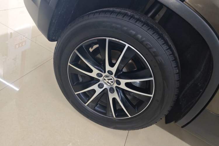 Used Volkswagen Tiguan 2015 1.8TSI Automatic All-Wheel-Drive Luxury Model Right Rear Wheel Hub