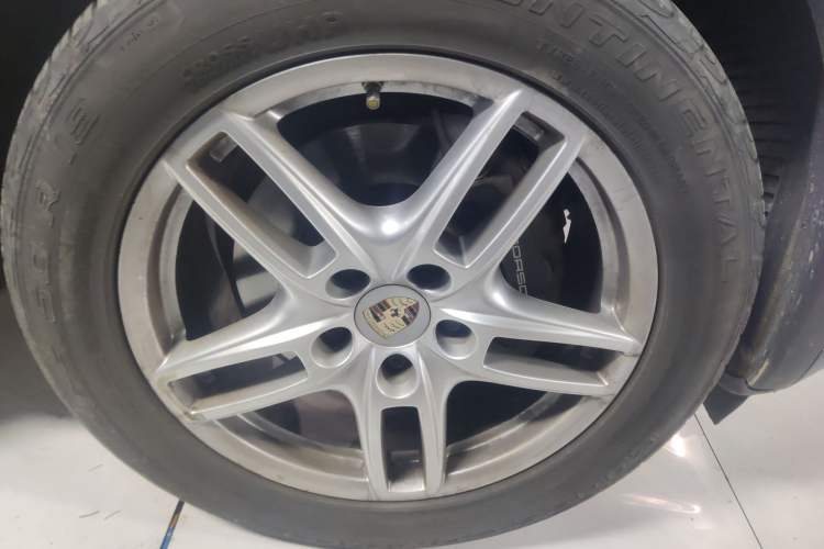 Used Porsche Cayenne 2011 Cayenne 3.0T Right Front Wheel Hub