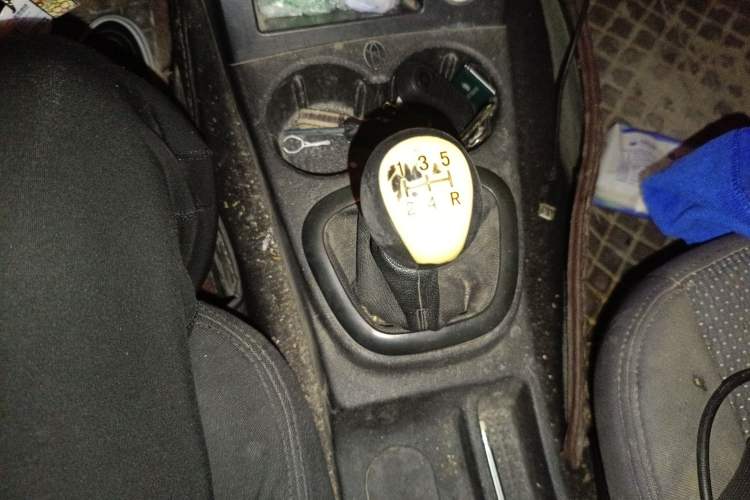 Used Dongfeng Fengon 330 2014 1.5L Manual Utility Version DK15 Gear Lever