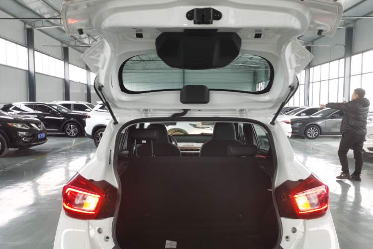 Used Dongfeng NAMMI BOX 2022 Light Wind Edition 201KM Standard Model
