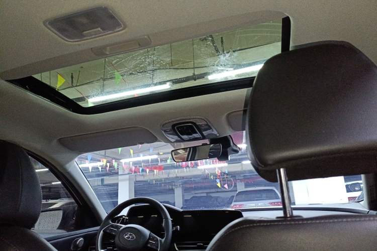 Used Hyundai Elantra 2022 1.5L CVT LUX Prestige Edition Headliner