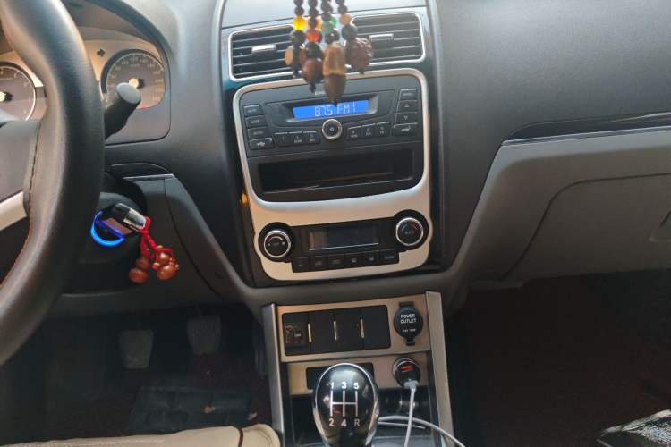 Used Geely Auto Classic Emgrand 2013 Sedan 1.8L Manual Entry-Level CNG Model
