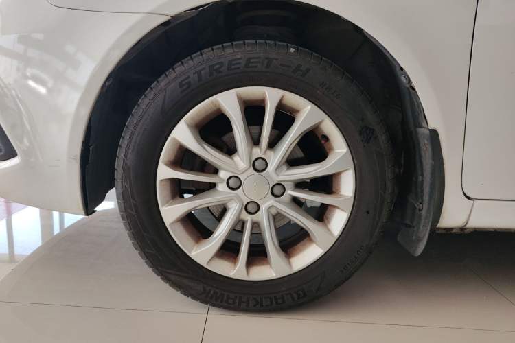 Used Geely Auto Vision 2015 1.5L Manual Elite Model Left Front Wheel Hub