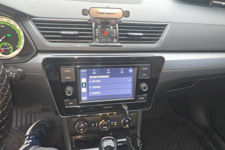 Used Skoda Superb 2018 TSI280 DSG Comfort Edition China V Standard Audio And AC Panel