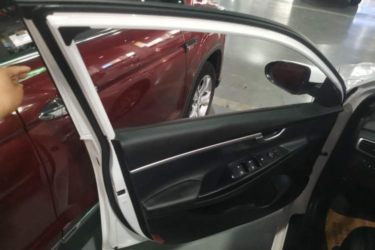 Used Hyundai Celesta 2017 1.6L Automatic Enjoyment Version GLS
