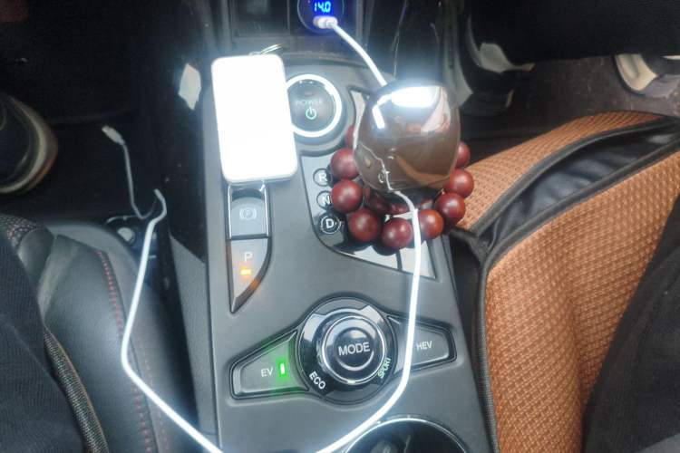 Used BYD Qin New Energy 2014 1.5T Cool Black Knight Flagship Model Gear Lever