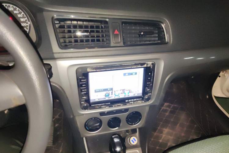 Used Volkswagen Gran Lavida 2013 1.6L Automatic Fashion Model