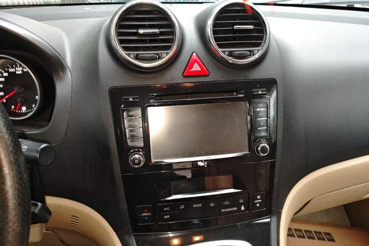 Used Haval H6 2011 2.0L Manual Two-Wheel Drive Elite Version Audio And AC Panel