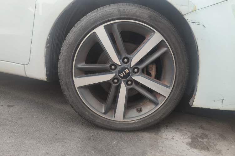 Used Kia K3 2017 1.6L Automatic 15th Anniversary Special Edition GLS Right Front Wheel Hub