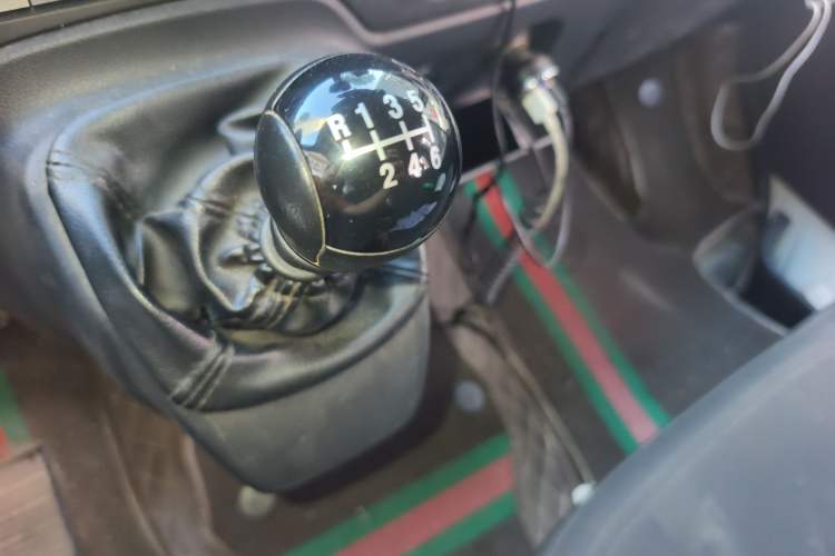 Used JMC Fushun 2022 2.0T Manual Multi-Function Passenger Vehicle Short Wheelbase Mid-Height Roof 6-Seater