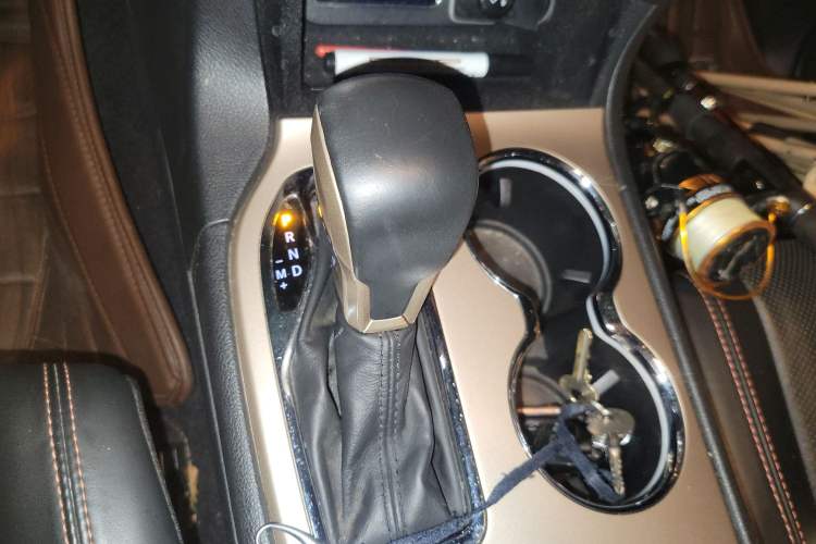 Used Jeep Grand Cherokee 2016 3.6L Elite Navigation Edition Gear Lever