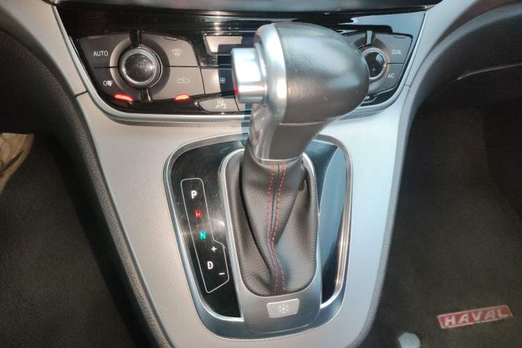 Used Haval H6 2017 Red-Label Sport Edition 1.5T Automatic Two-Wheel Drive Luxury Model Gear Lever