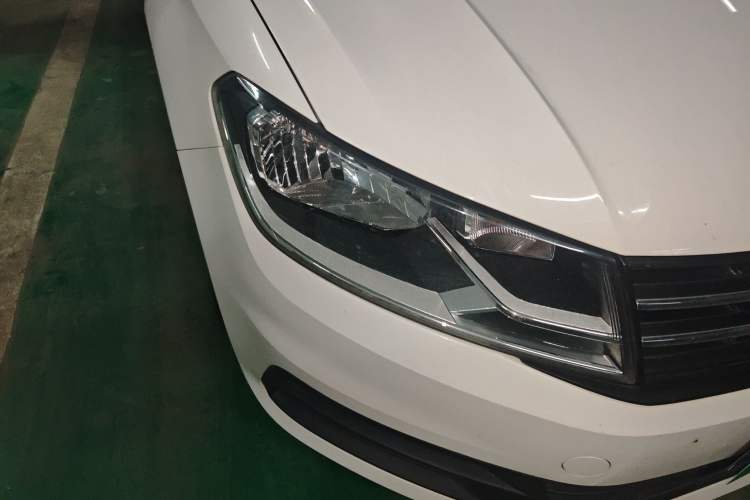 Used Volkswagen Santana 2016 1.4L Manual Fashion Edition Right Front Headlight