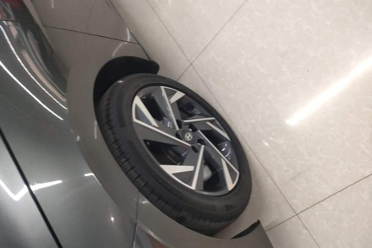 Used Hyundai Elantra 2023 1.5L CVT GLX Elite Edition Left Front Wheel Hub