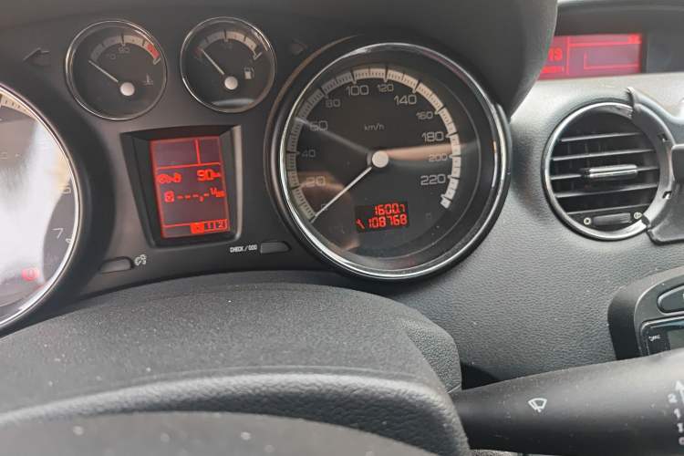 Used Peugeot 408 2011 2.0L Manual Comfort Edition
