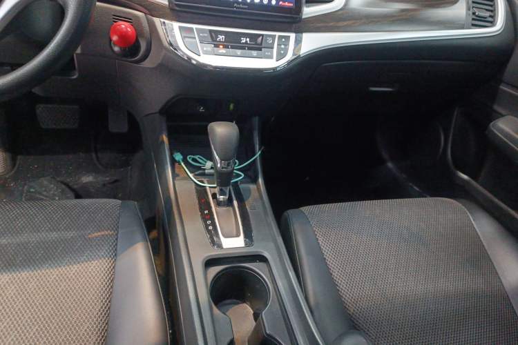 Used Honda Jade 2017 1.8L automatic Comfort version 5 seats
