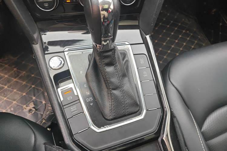 Used Volkswagen Lamando 2019 280TSI DSG Comfort Edition China VI standard Gear Lever