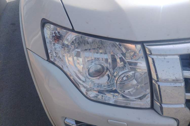 Used Mitsubishi Pajero 
