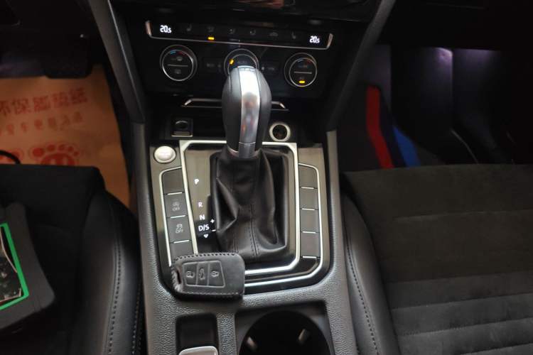 Used Volkswagen Magotan 2017 330TSI DSG Luxury Model
