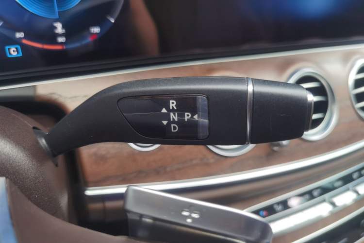 Used Mercedes-Benz E-Class 2022 Second Facelift E 300 L Luxury Edition Gear Lever