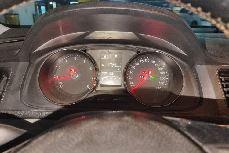 Used Volkswagen Lavida 2017 1.6L Automatic Comfort Edition Instrument Cluster