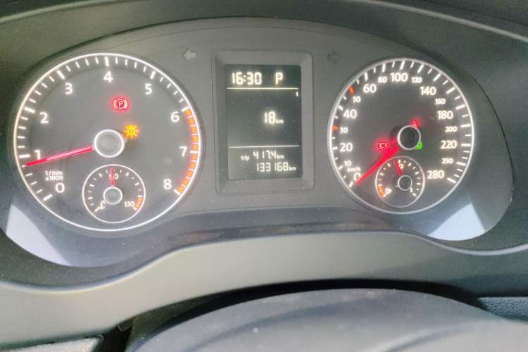 Used Volkswagen Sagitar 2012 1.4TSI Automatic Fashion Edition Odometer Close Up