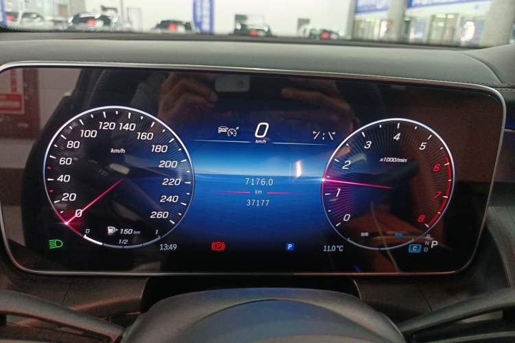 Used Mercedes-Benz GLC 2023 Facelift GLC 260 L 4MATIC Luxury Version 5 Seats
