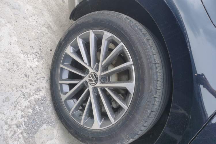 Used Volkswagen Magotan 2020 380TSI DSG Luxury Version Right Rear Wheel Hub