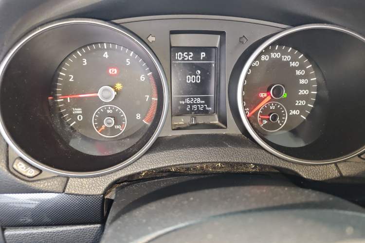 Used Volkswagen Golf 2012 1.6L Automatic Comfort Model Odometer Close Up