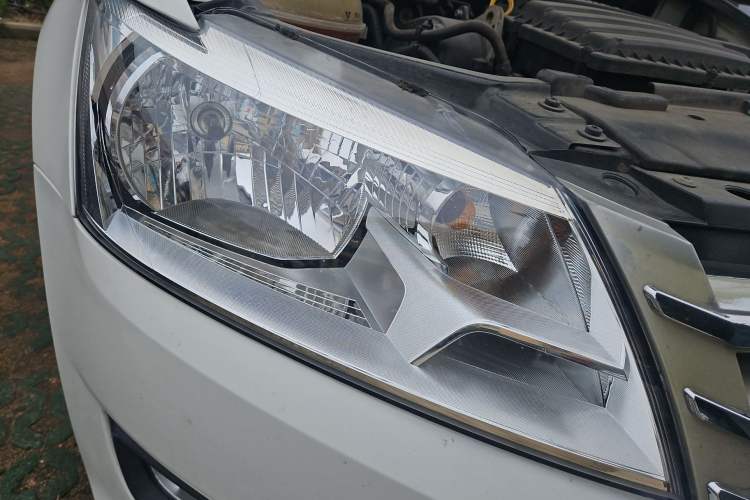 Used Volkswagen Santana 2015 1.4L Manual Comfort Edition Right Front Headlight