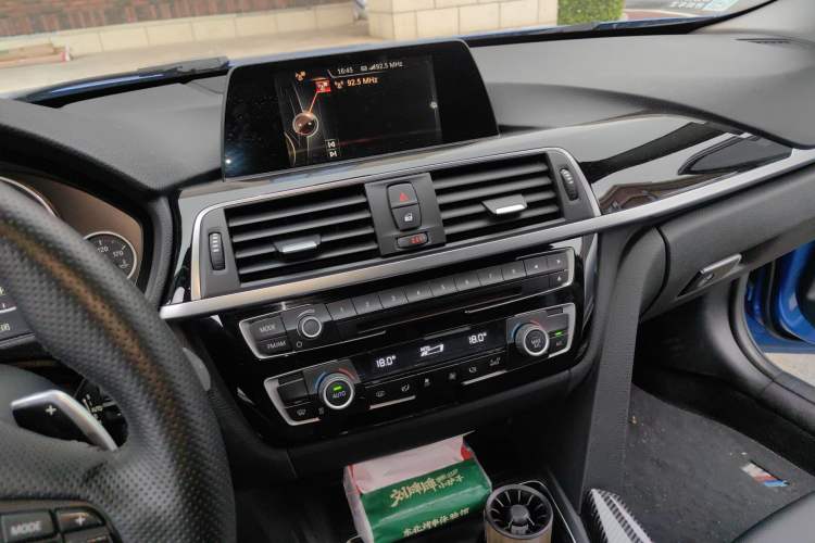 Used BMW 3 Series 2017 320Li M Sport Edition Audio And AC Panel