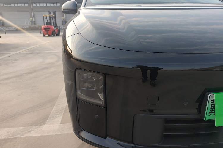 Used Li Auto i6 2025 Model Four-Wheel-Drive Standard Type
