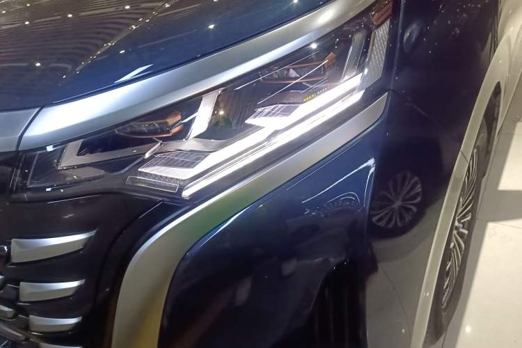 Used Denza D9 2023 DM-i 945 Business Edition