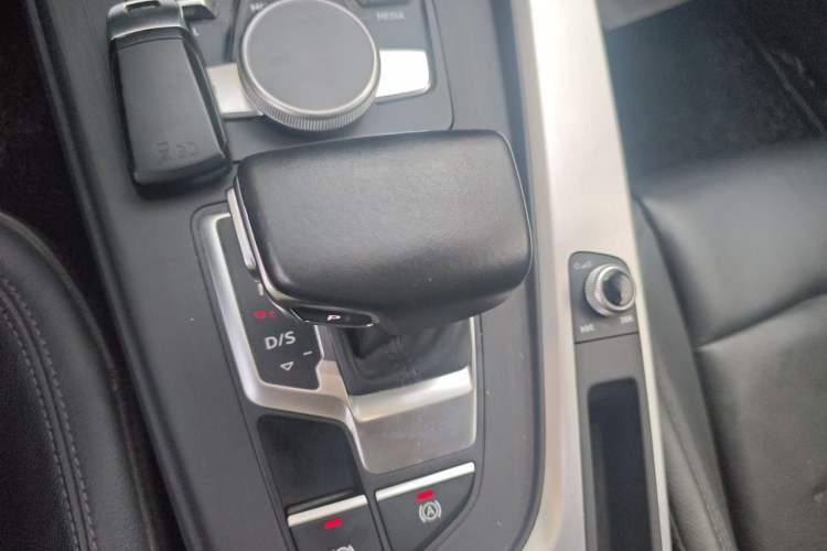 Used Audi A4L 2019 40 TFSI Fashion Version China V