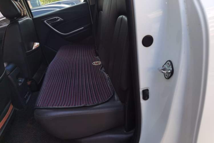 Used JMC Yuhu 5 2019 2.0T Diesel Manual 4x4 Advanced Version China VI Standard Long Wheelbase
