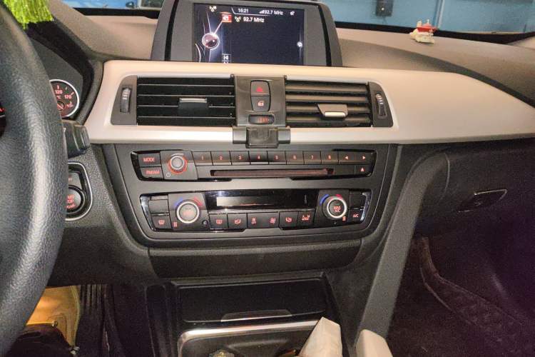 Used BMW 3 Series GT 2014 320i Leading Model Audio And AC Panel