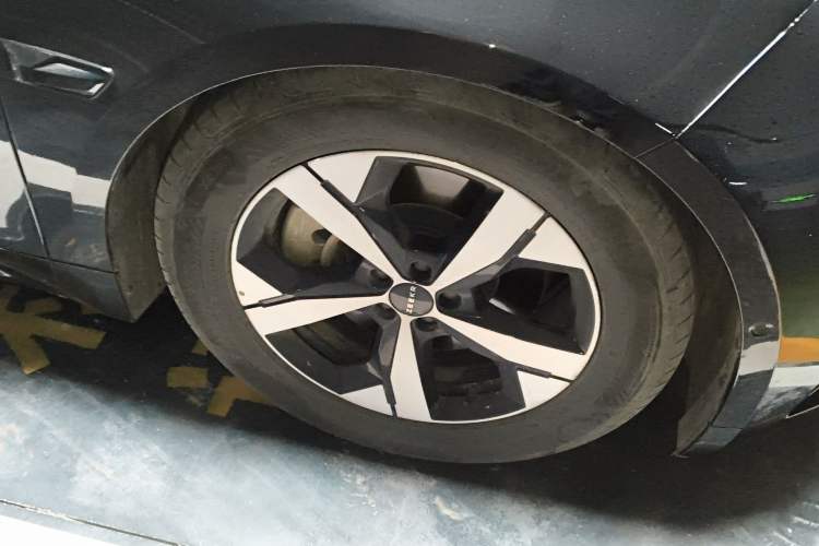 Used Zeekr 001 2023 WE Edition 100 kWh Right Front Wheel Hub