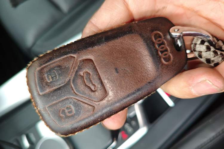 Used Audi A4L 2019 40 TFSI Fashion Edition China VI Emission Standard Vehicle Key