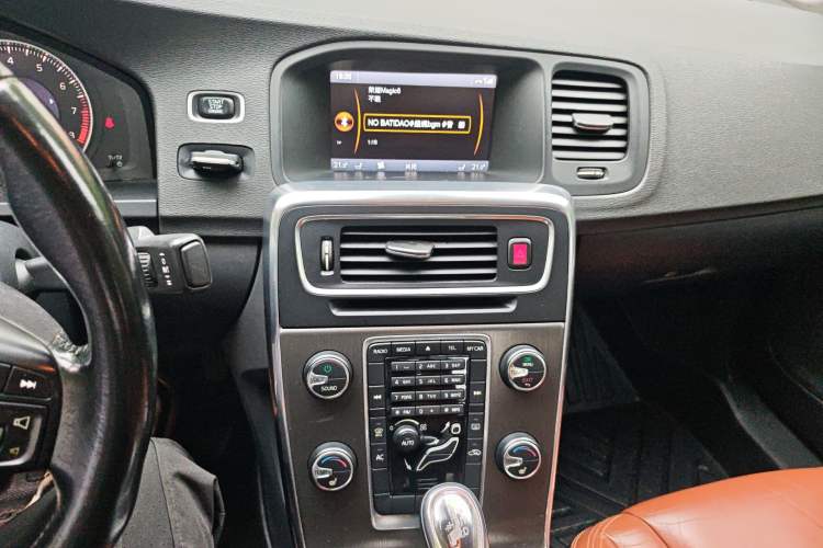 Used Volvo S60 2013 T5 Comfort Edition Audio And AC Panel