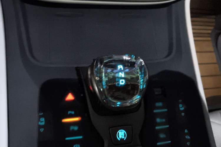 Used Denza D9 2022 DM-i 970 Four-Wheel Drive Flagship Model Gear Lever