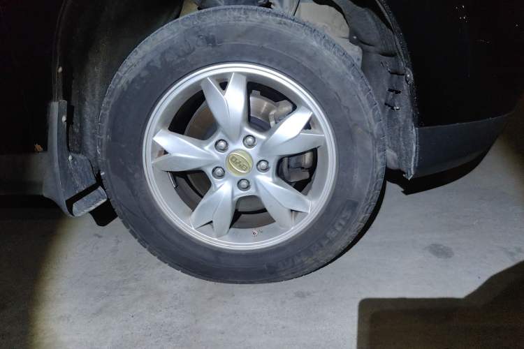 Used BYD S6 2014 2.0L Manual Luxury 7-Seater Right Front Wheel Hub