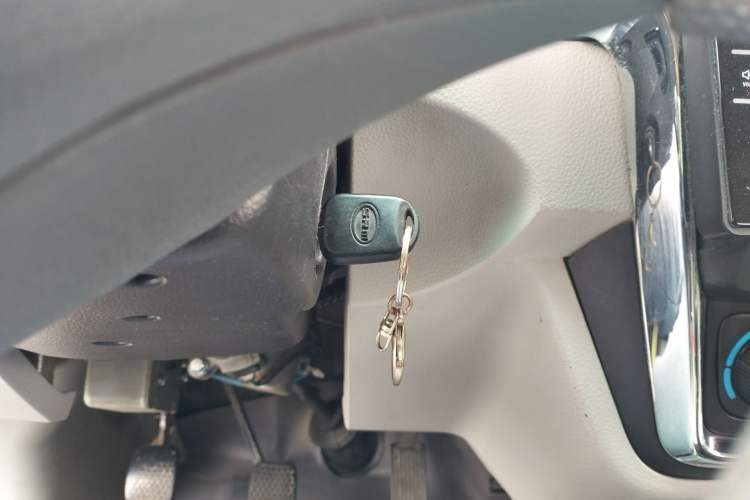 Used Jinbei New Hiace X30L CNG 2021 1.5L Natural Gas Wealth Single-Steaming Air-Conditioned Bus SWCC15M Vehicle Key