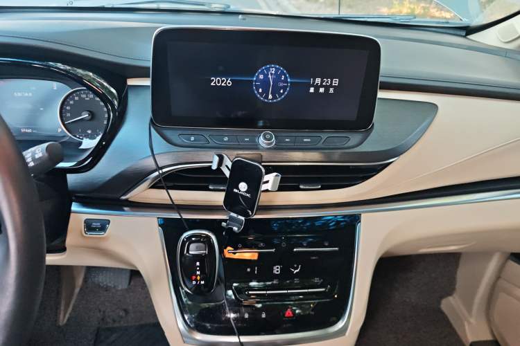 Used Buick GL8 2023 Facelifted Land Cruiser Executive Luxury Version