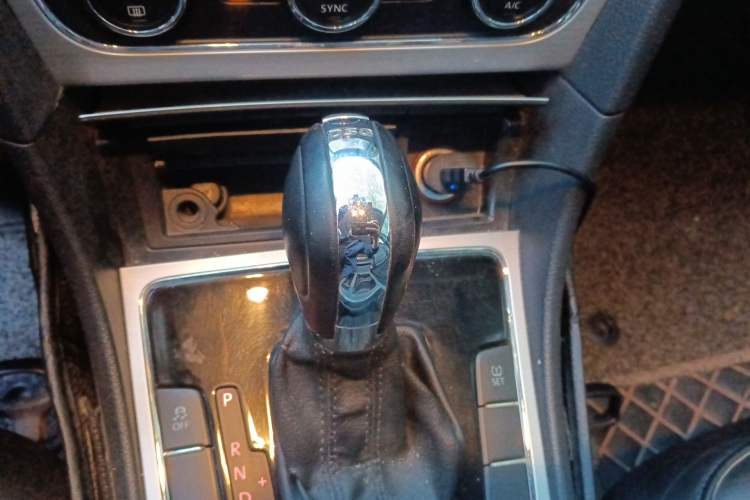 Used Volkswagen Passat 2013 1.8TSI DSG Prestige Edition Gear Lever