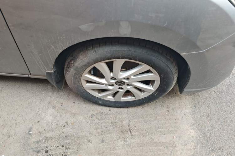 Used Mazda 5 2013 2.0L Automatic Comfort Edition Right Front Wheel Hub